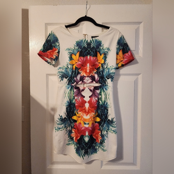 Cut Out Floral Tropical Dress - Picture 2 of 7